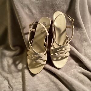 Women’s sandals- 9M St John’s Bay Cream Sandals Elegant Strappy Design